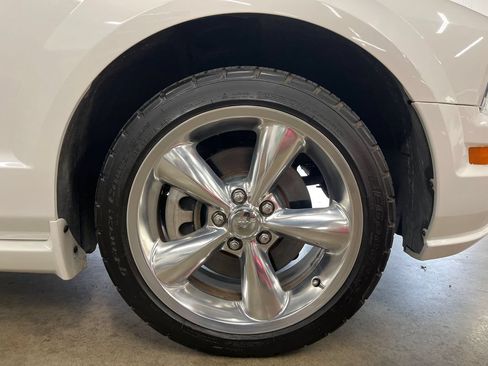 Used 2009 Ford Mustang GT Premium RWD image 32
