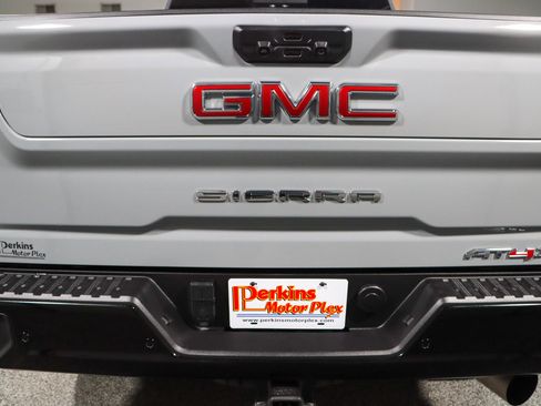 Used 2024 GMC Sierra 2500 AT4X AWD/4WD image 8