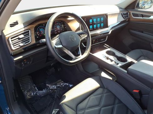 Certified 2025 Volkswagen Atlas SE image 23