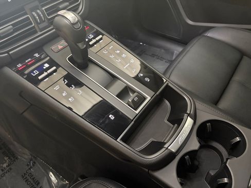 Certified 2026 Porsche Macan AWD/4WD image 36