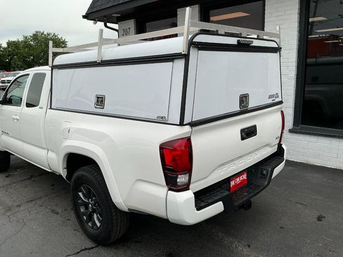 Used 2021 Toyota Tacoma SR5 w/ Technology Package RWD image 28