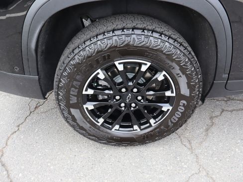 Certified 2025 Chevrolet Traverse Z71 w/ Enhanced Driving Package AWD/4WD image 41