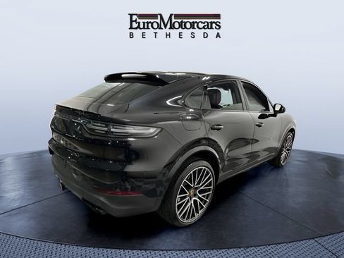 Used 2023 Porsche Cayenne Coupe AWD/4WD image 3
