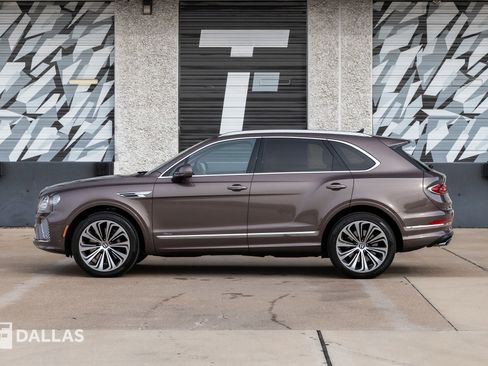 Used 2024 Bentley Bentayga Azure image 7