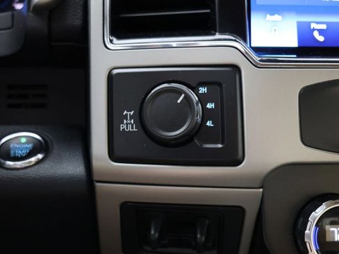Used 2022 Ford F250 Lariat w/ Lariat Ultimate Package AWD/4WD image 17