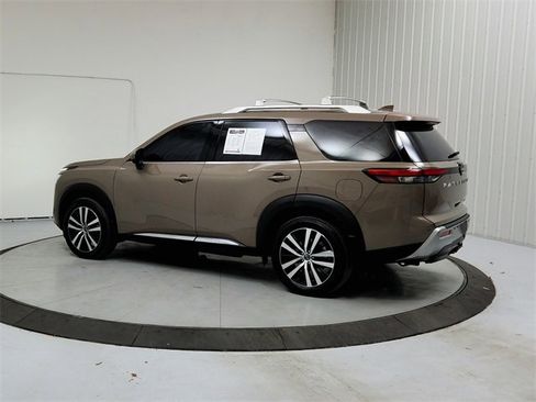 Used 2024 Nissan Pathfinder Platinum w/ Cargo Package image 5