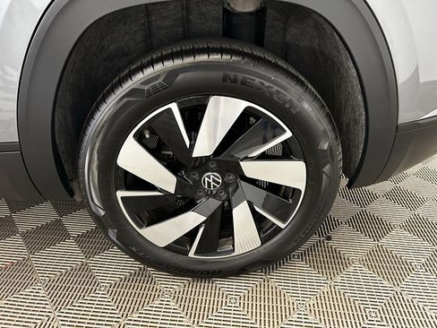 Used 2024 Volkswagen Atlas Cross Sport SE image 30