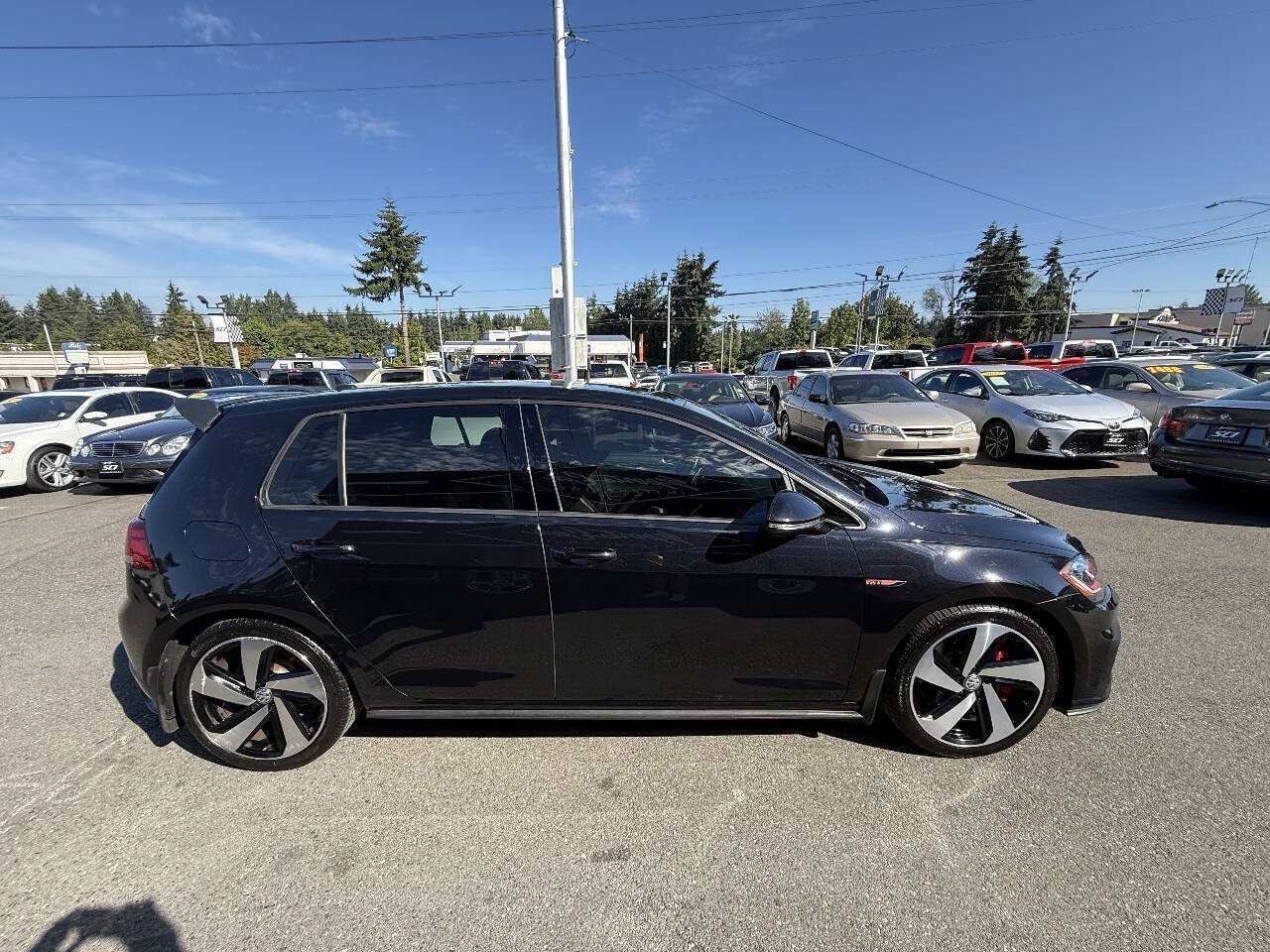 Used 2018 Volkswagen GTI SE FWD image 6