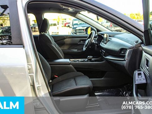 Used 2024 Nissan Rogue S AWD/4WD image 18