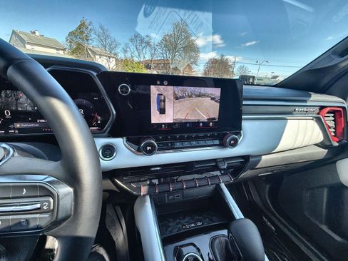 Used 2024 GMC Canyon AT4X AWD/4WD image 15