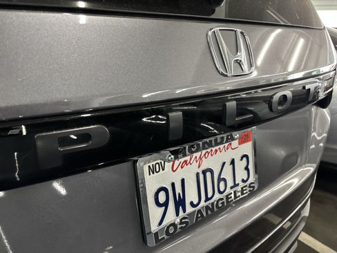 Used 2025 Honda Pilot EX-L image 3