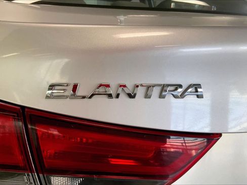 Used 2016 Hyundai Elantra SE image 7