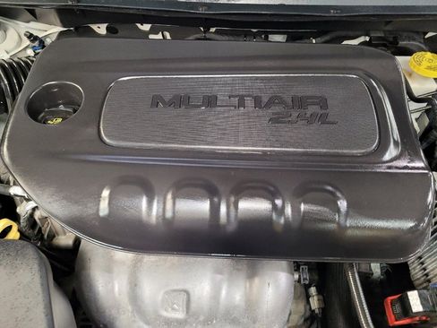 Used 2019 Jeep Cherokee Limited FWD image 30