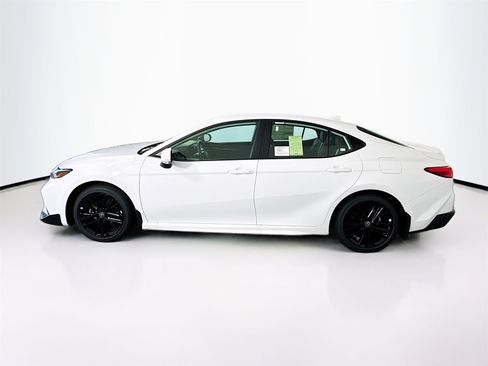 New 2026 Toyota Camry SE image 2