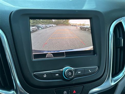 Used 2022 Chevrolet Equinox LS image 25
