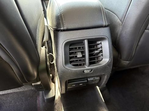 Used 2019 Jeep Cherokee Limited FWD image 12