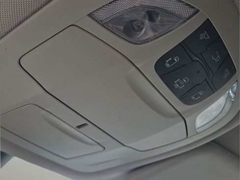 Used 2022 Chrysler Pacifica Touring-L FWD image 12