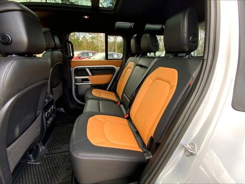 Used 2023 Land Rover Defender 110 X-Dynamic SE image 19