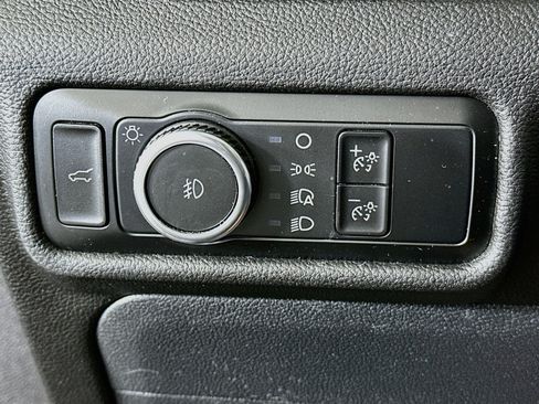 Used 2023 Ford Explorer XLT w/ Equipment Group 202A RWD image 17