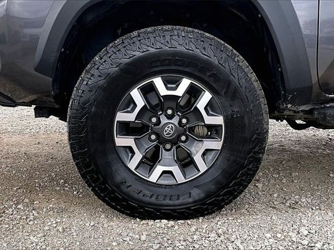 Used 2021 Toyota Tacoma TRD Off-Road w/ TRD Premium Off Road Package image 8