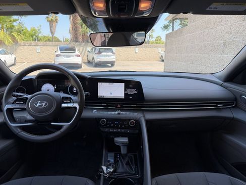 Used 2025 Hyundai Elantra SEL FWD image 33