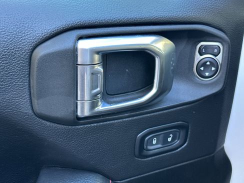 Used 2022 Jeep Gladiator Rubicon image 12