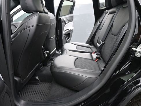 New 2025 Jeep Compass Latitude w/ Sun & Sound Group image 13