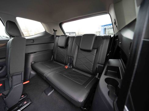 Used 2025 Volkswagen Atlas SE image 24