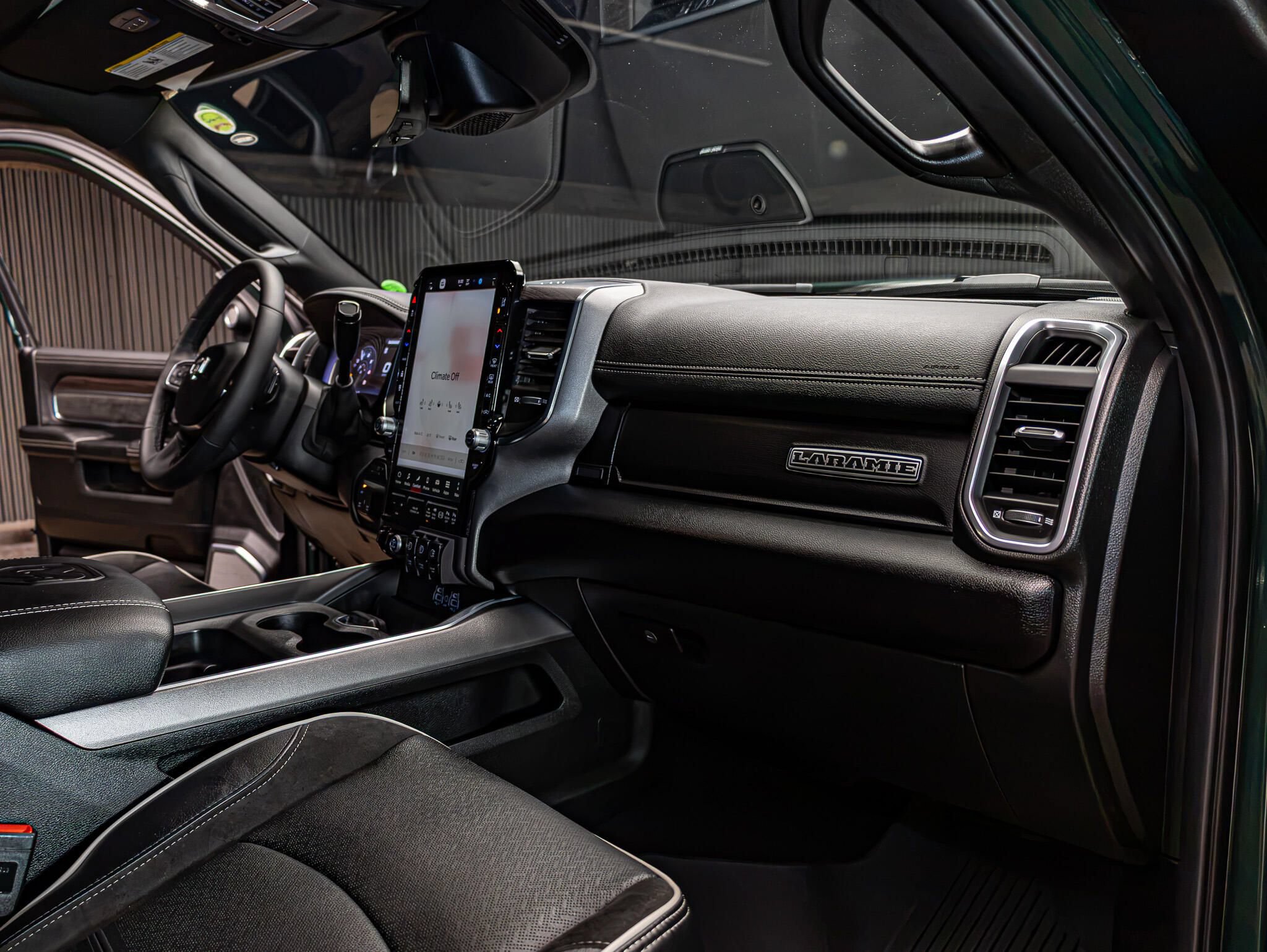 Used 2025 RAM 2500 Laramie AWD/4WD image 18