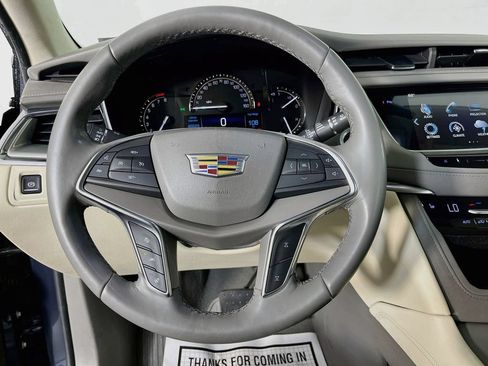 Used 2018 Cadillac XT5 Luxury w/ Driver Awareness Package FWD image 12