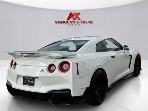Used 2024 Nissan GT-R w/ Floor Mat Package AWD/4WD image 5