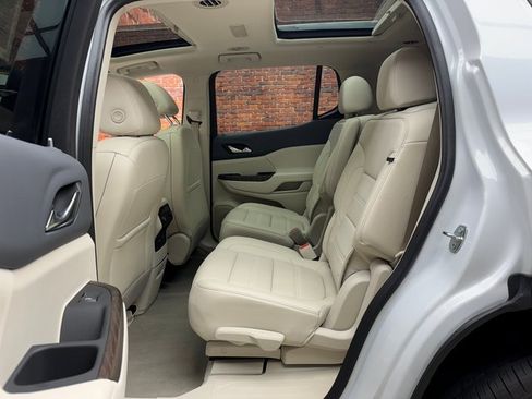 Used 2023 GMC Acadia Denali w/ Denali Technology Package image 23