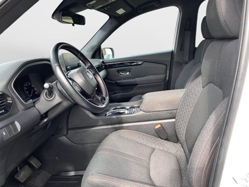 Used 2023 Honda Pilot Sport image 13