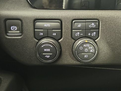 Used 2024 Chevrolet Silverado 1500 LTZ AWD/4WD image 22
