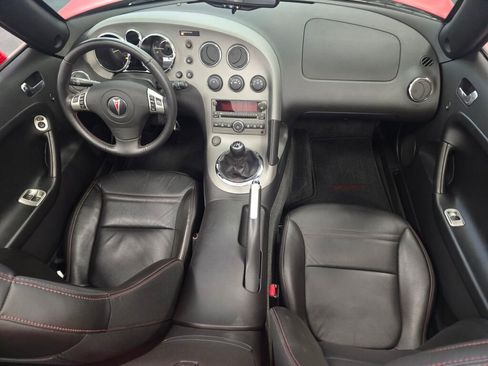 Used 2009 Pontiac Solstice GXP w/ Club Sport Package image 16