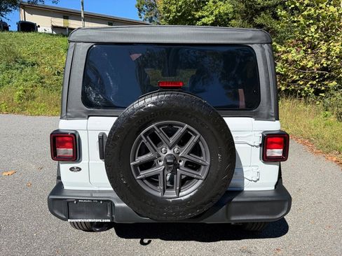 Used 2025 Jeep Wrangler Unlimited Sport image 7