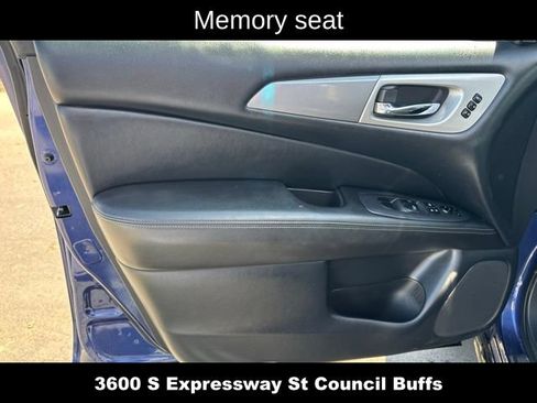 Used 2020 Nissan Pathfinder SL FWD image 17