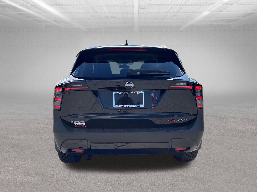 Used 2025 Nissan Kicks SR AWD/4WD image 5