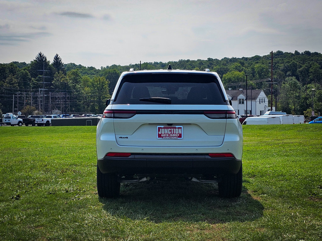 New 2026 Jeep Grand Cherokee Limited AWD/4WD image 4
