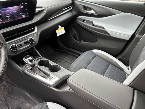 Certified 2024 Buick Envista Preferred w/ Convenience II Package image 21