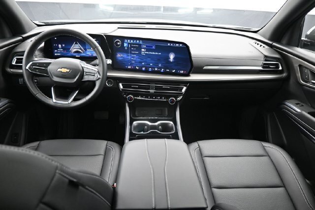 Used 2026 Chevrolet Traverse LT w/ Sun and Wheel Package FWD image 9
