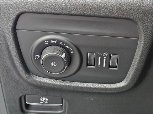 New 2025 Jeep Grand Cherokee Limited w/ Luxury Tech Group II RWD image 31