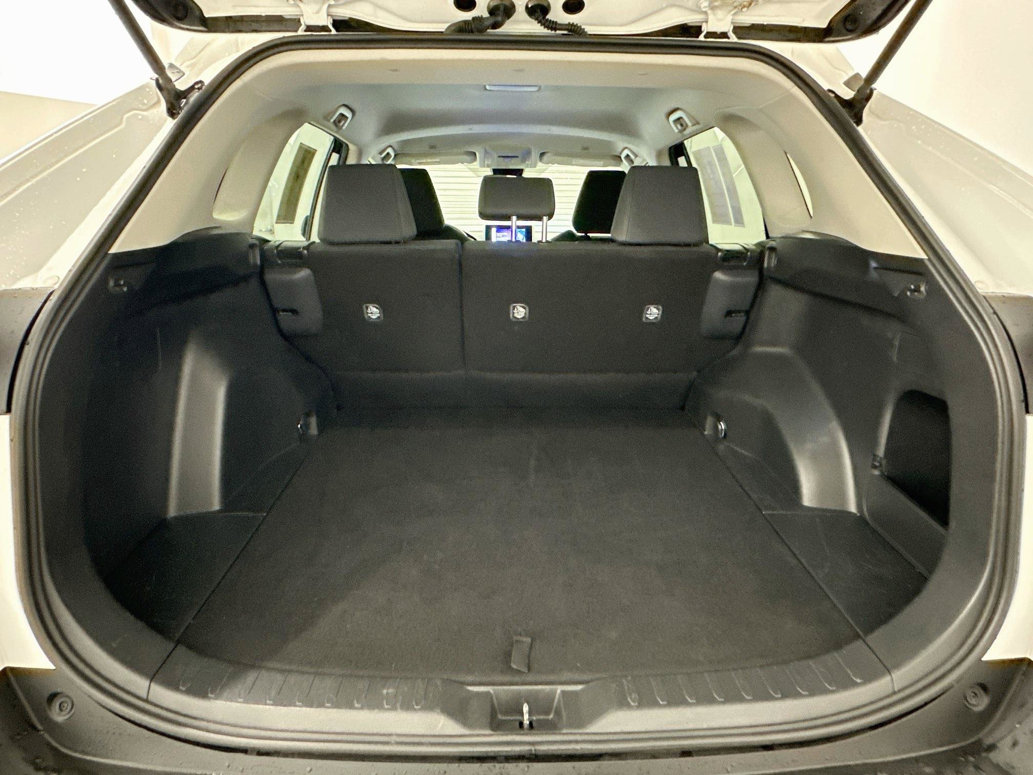 Used 2025 Toyota RAV4 LE AWD/4WD image 30