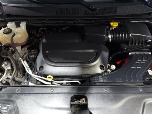 Used 2023 Chrysler Pacifica Limited FWD image 32