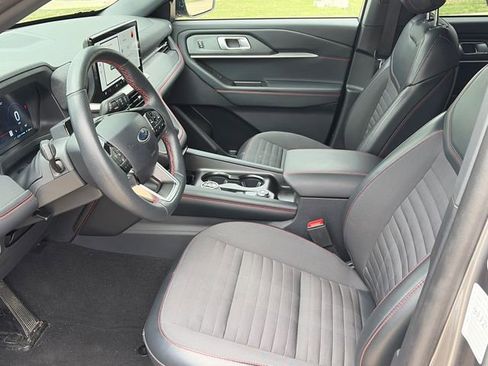 Used 2025 Ford Explorer ST-Line w/ ST-Line Street Pack image 18