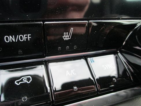 New 2026 GMC Canyon Elevation w/ Convenience Package image 17