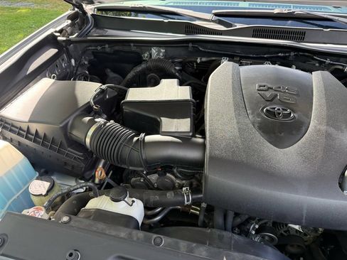 Used 2019 Toyota Tacoma SR w/ SX Package RWD image 38