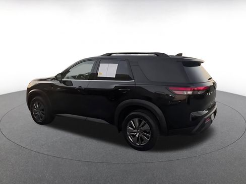 Used 2025 Nissan Pathfinder SV image 10