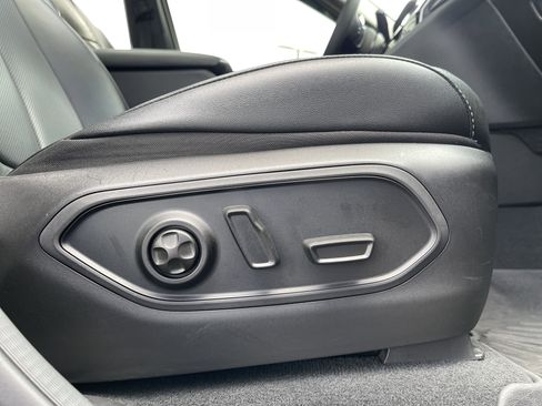 Used 2024 Jeep Grand Cherokee Limited w/ Luxury Tech Group II image 37