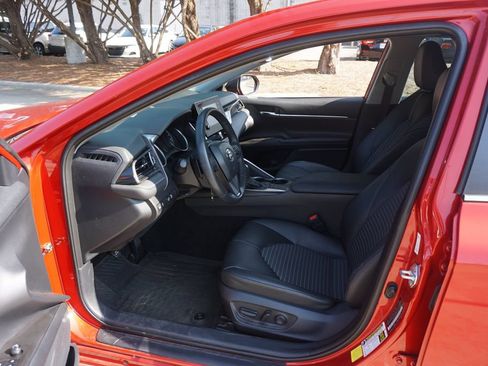 Used 2022 Toyota Camry SE FWD image 2